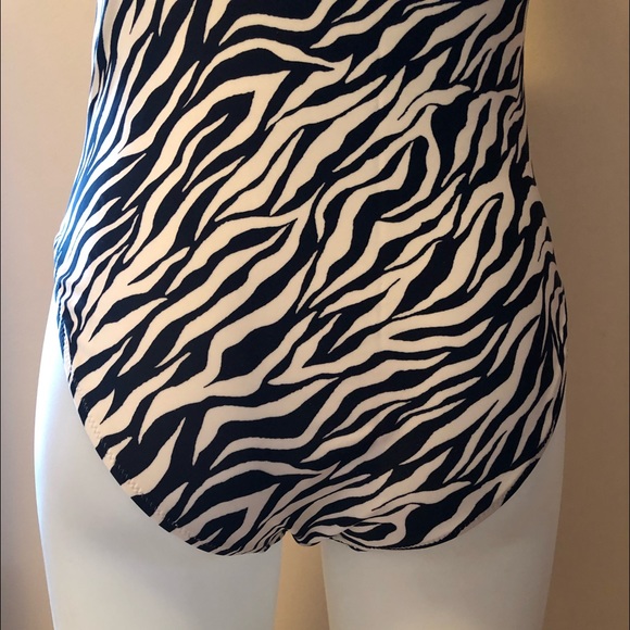 RUCHED DEEP V-NECK ONE PIECE SWIMSUIT 🩱 SIZE SMALL - Picture 13 of 13